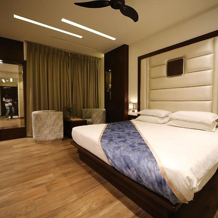 Hotel Prince Viraj จาบัลปูร์ ภายนอก รูปภาพ
