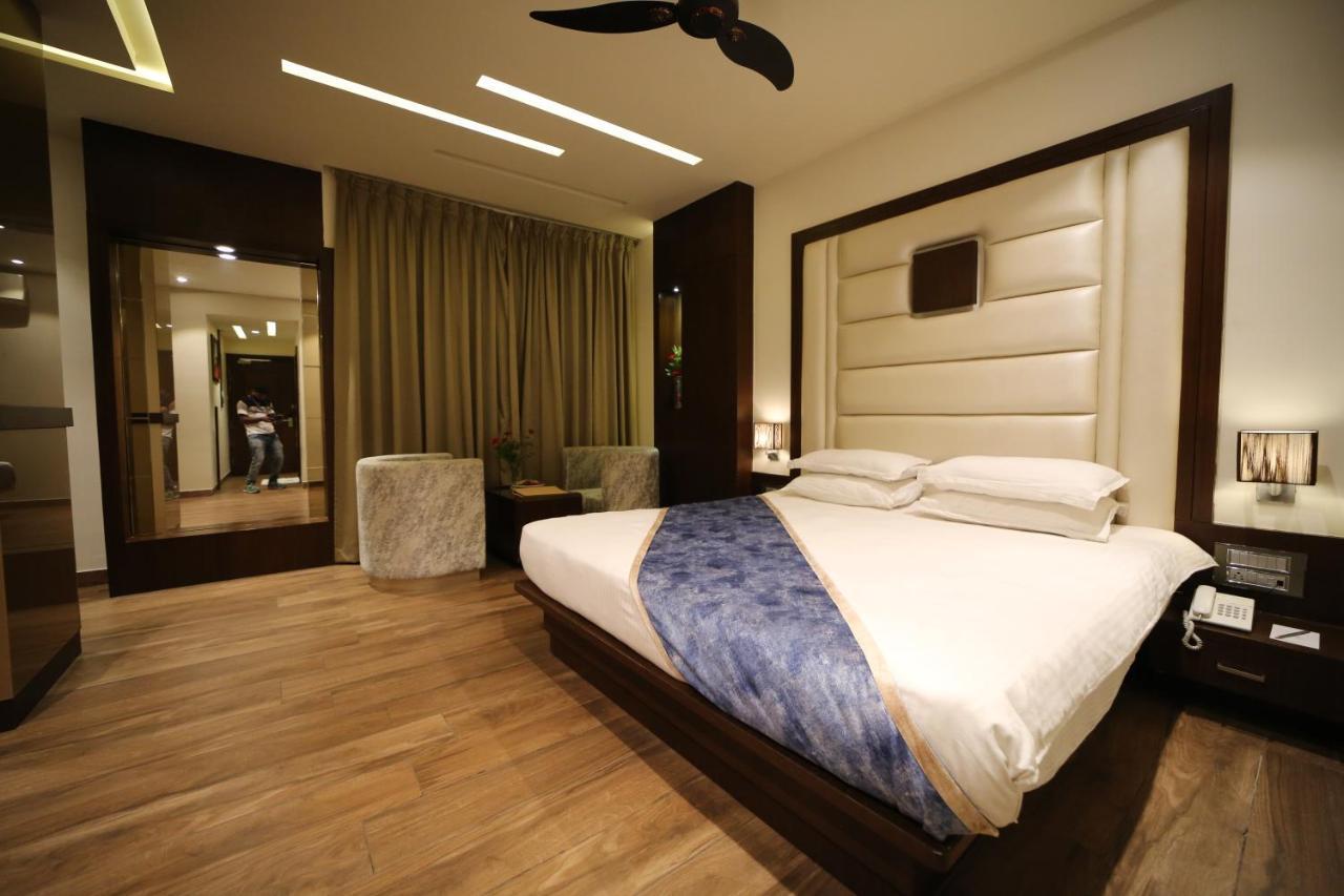 Hotel Prince Viraj จาบัลปูร์ ภายนอก รูปภาพ