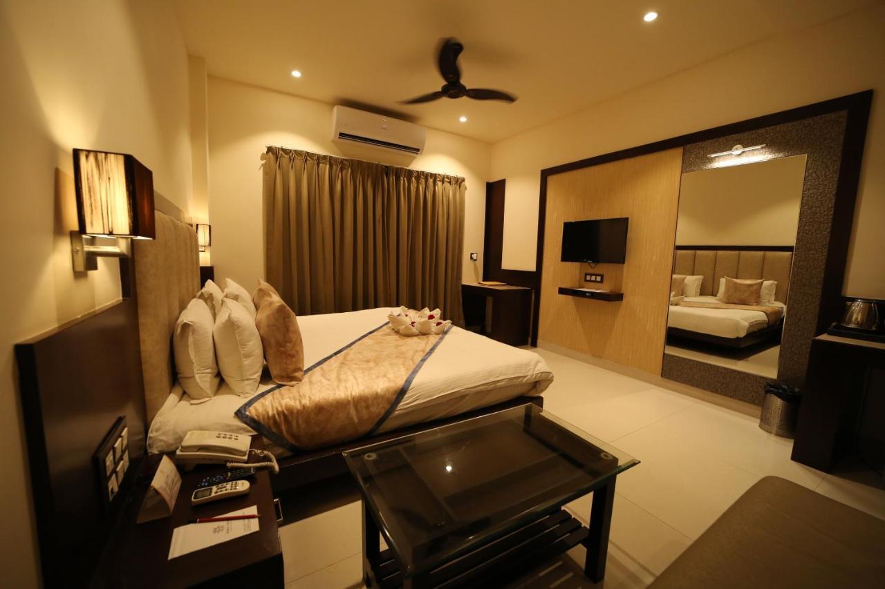 Hotel Prince Viraj จาบัลปูร์ ภายนอก รูปภาพ