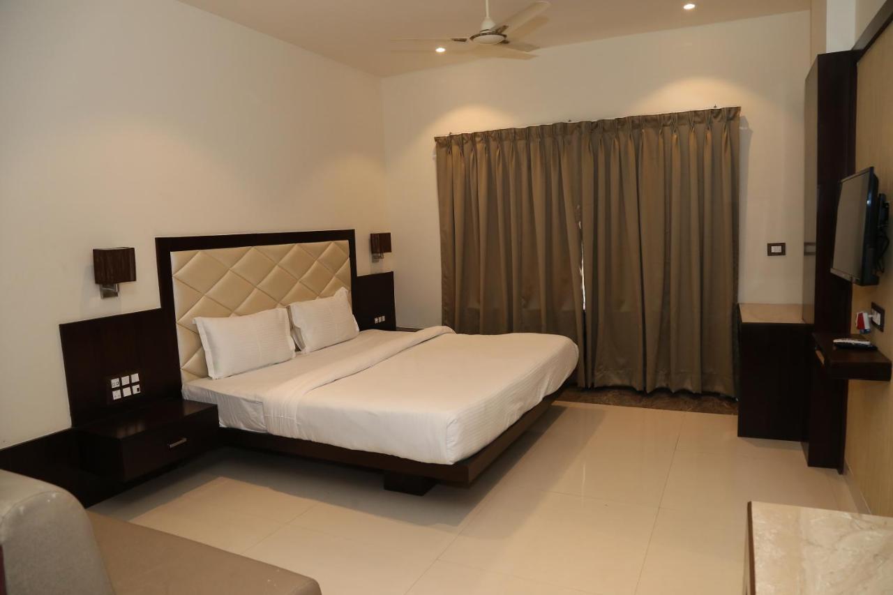 Hotel Prince Viraj จาบัลปูร์ ภายนอก รูปภาพ