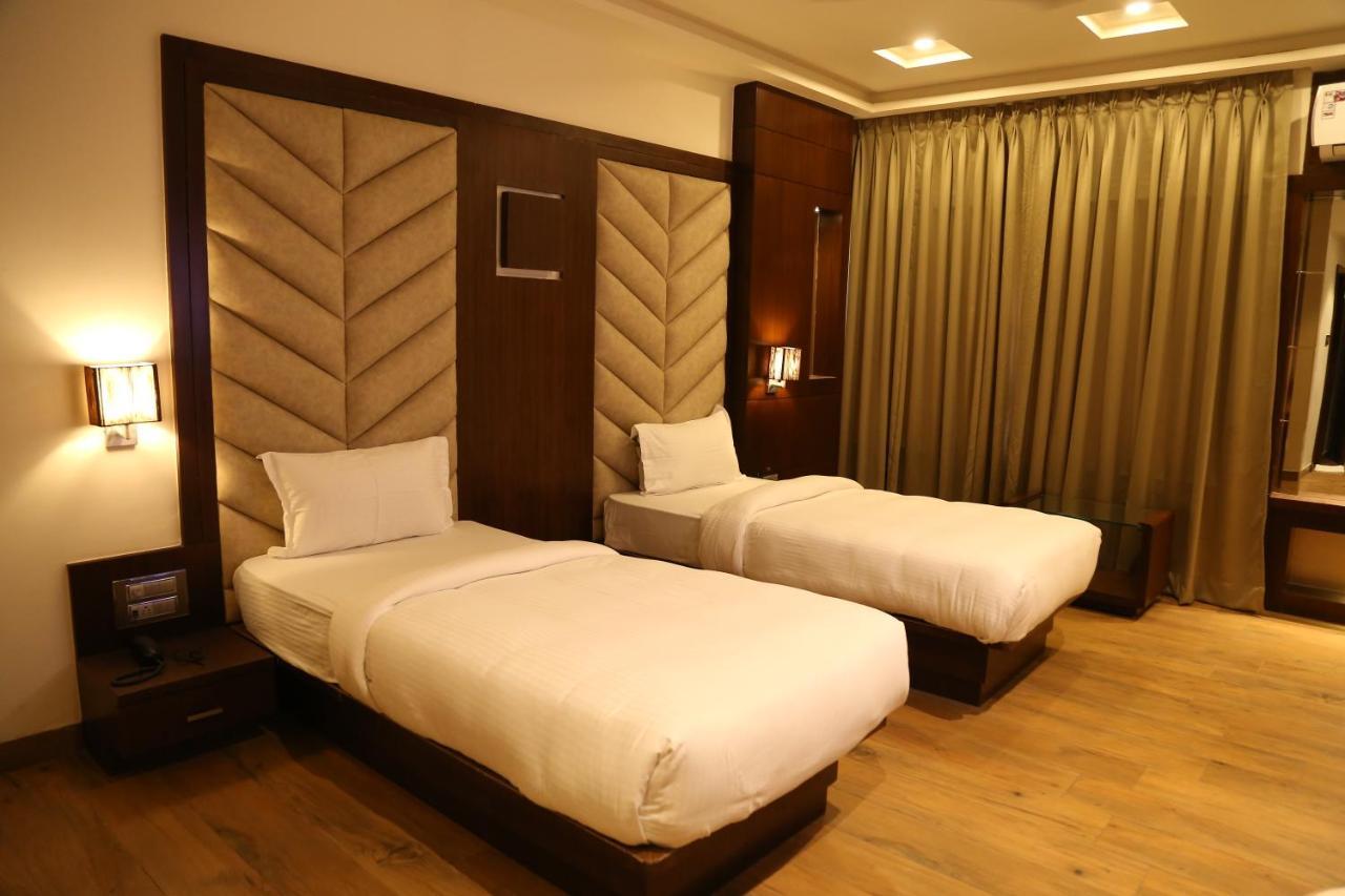 Hotel Prince Viraj จาบัลปูร์ ภายนอก รูปภาพ