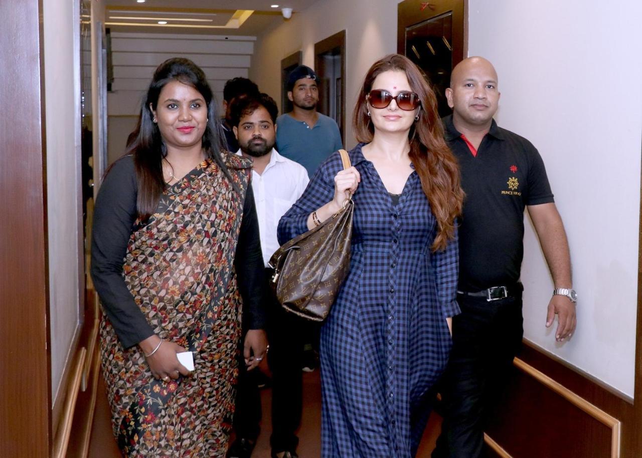 Hotel Prince Viraj จาบัลปูร์ ภายนอก รูปภาพ