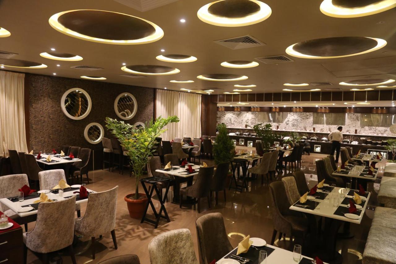 Hotel Prince Viraj จาบัลปูร์ ภายนอก รูปภาพ