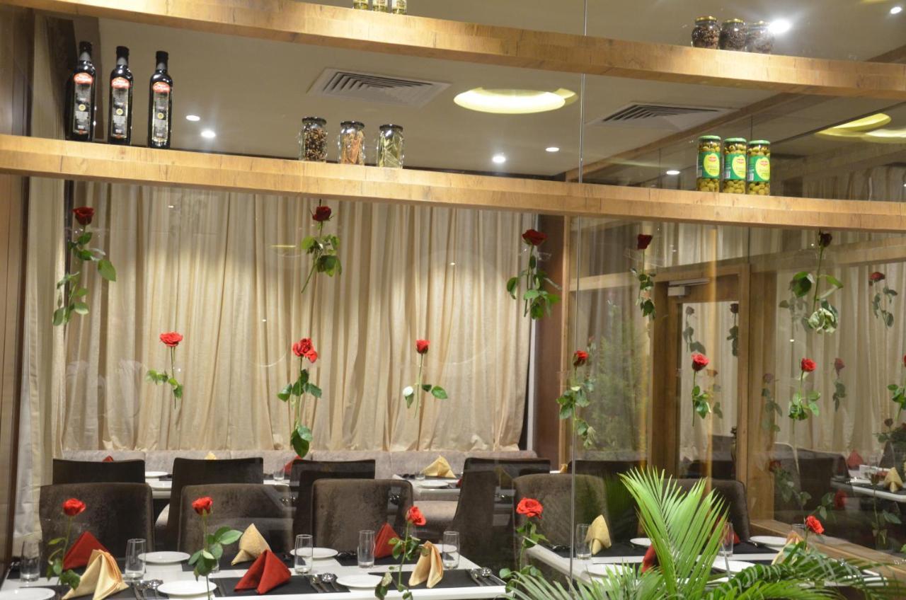 Hotel Prince Viraj จาบัลปูร์ ภายนอก รูปภาพ