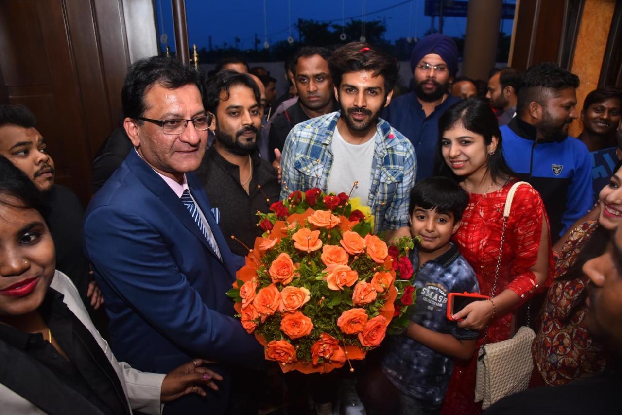 Hotel Prince Viraj จาบัลปูร์ ภายนอก รูปภาพ